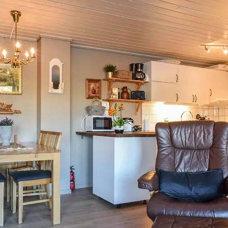 Апартаменты Awesome In Lindesnes With Wifi Svinoy