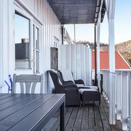 Апартаменты Awesome In Lindesnes With Wifi Svinoy