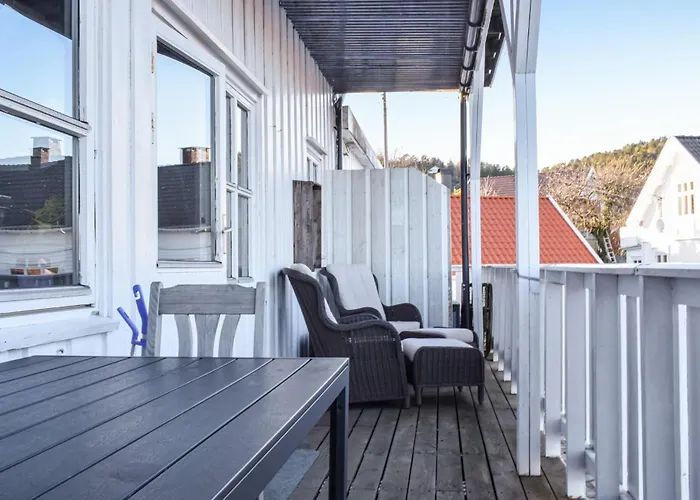 Апартаменты Awesome In Lindesnes With Wifi Svinoy